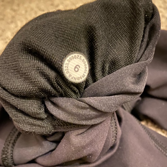 Lululemon Black, HR wunder train leggings size 6, 23”, Like New, EUC - Picture 3 of 3